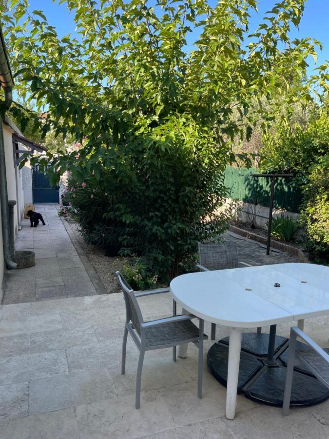 Petite Maison Pres Du Centre L'Isle-sur-la-Sorgue Bagian luar foto