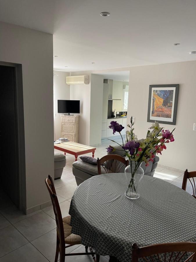 Petite Maison Pres Du Centre L'Isle-sur-la-Sorgue Bagian luar foto